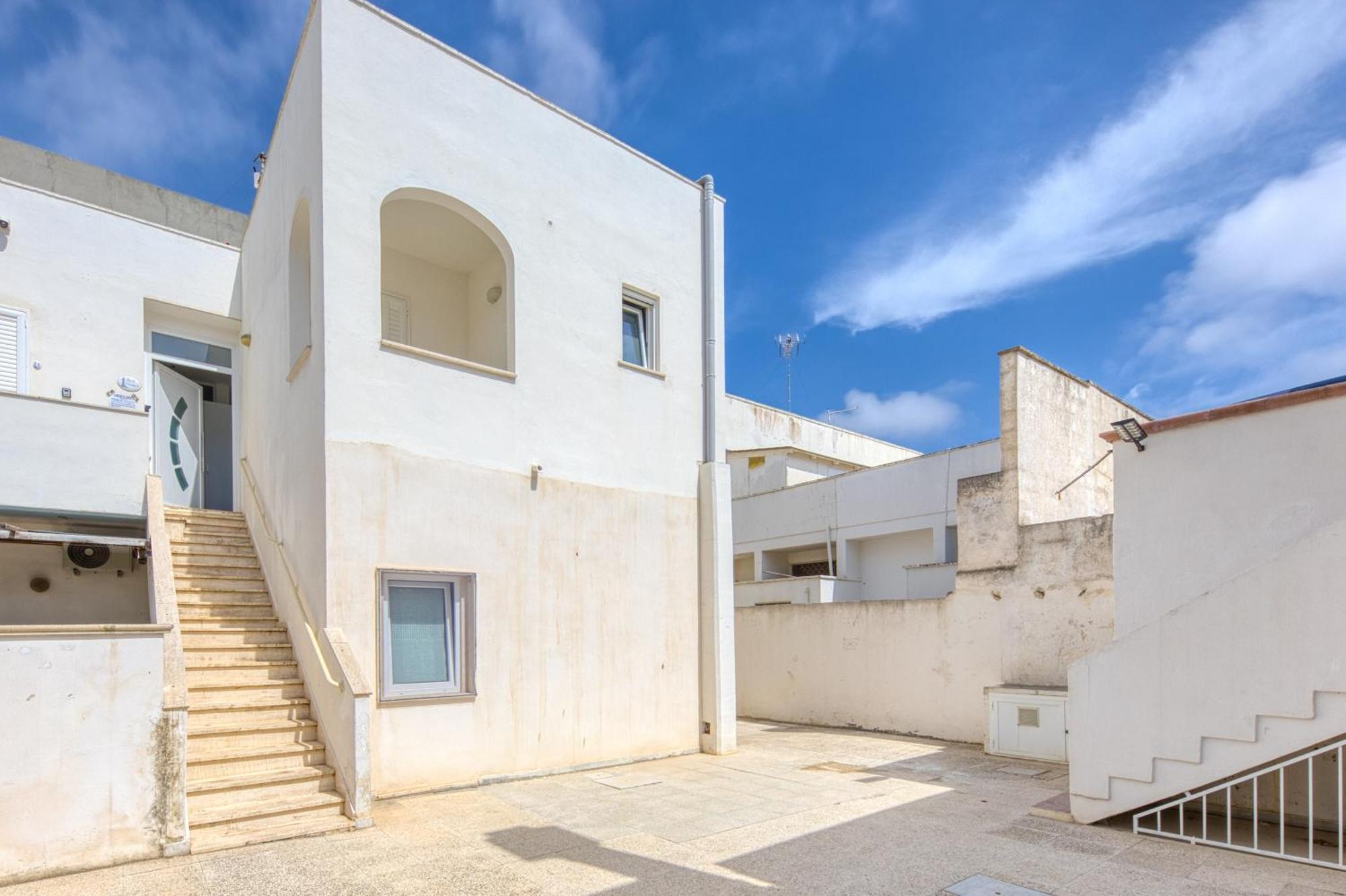 B&B Il Comandante A 100 M Dalla Spiaggia Torre San Giovanni Ugento Exteriör bild
